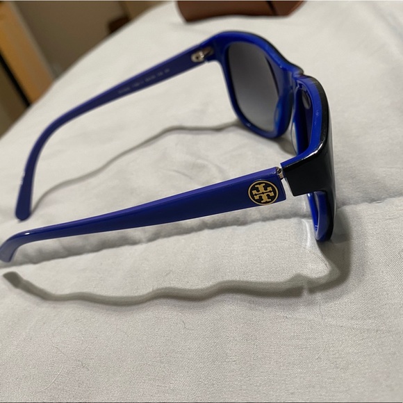 Tory Burch Blue sunglasses - Picture 2 of 2
